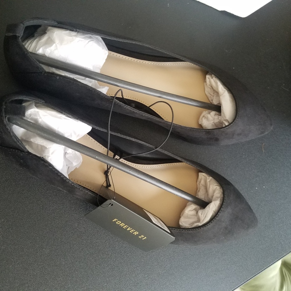 Black size 8 flats Forever 21